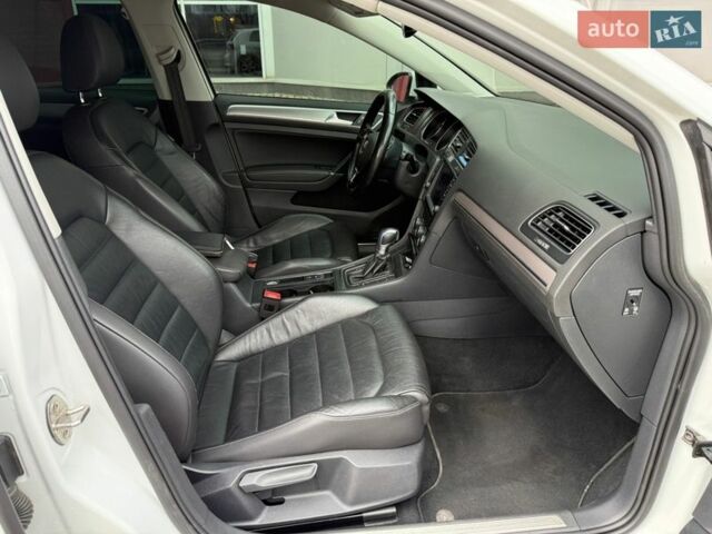 Білий Фольксваген e-Golf, об'ємом двигуна 0 л та пробігом 96 тис. км за 9500 $, фото 20 на Automoto.ua