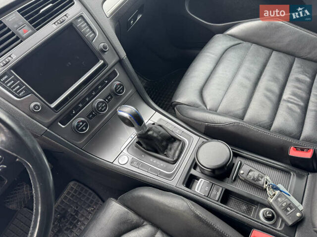 Белый Фольксваген e-Golf, объемом двигателя 0 л и пробегом 115 тыс. км за 9400 $, фото 26 на Automoto.ua