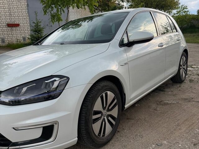 Белый Фольксваген e-Golf, объемом двигателя 0 л и пробегом 138 тыс. км за 8900 $, фото 1 на Automoto.ua