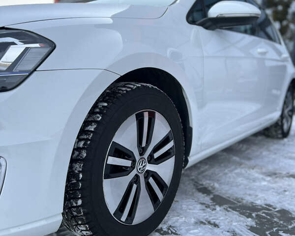 Белый Фольксваген e-Golf, объемом двигателя 0 л и пробегом 120 тыс. км за 7800 $, фото 2 на Automoto.ua