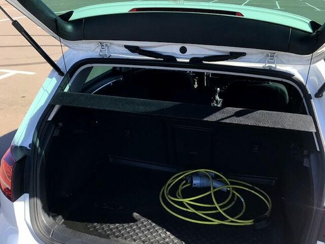 Белый Фольксваген e-Golf, объемом двигателя 0 л и пробегом 154 тыс. км за 9500 $, фото 4 на Automoto.ua