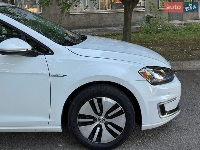 Белый Фольксваген e-Golf, объемом двигателя 0 л и пробегом 126 тыс. км за 8000 $, фото 51 на Automoto.ua