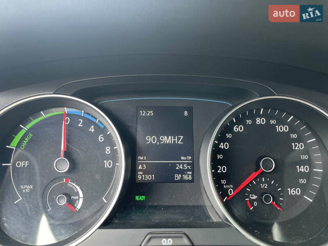 Белый Фольксваген e-Golf, объемом двигателя 0 л и пробегом 92 тыс. км за 9500 $, фото 54 на Automoto.ua