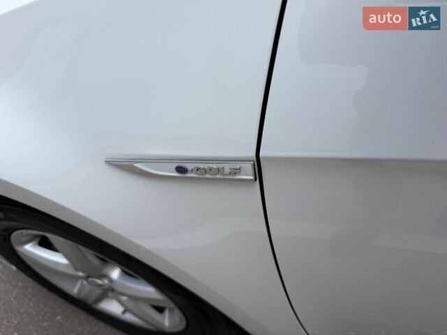 Білий Фольксваген e-Golf, об'ємом двигуна 0 л та пробігом 96 тис. км за 9500 $, фото 13 на Automoto.ua