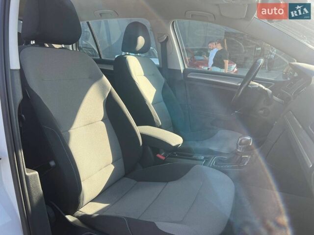 Білий Фольксваген e-Golf, об'ємом двигуна 0 л та пробігом 152 тис. км за 10390 $, фото 42 на Automoto.ua