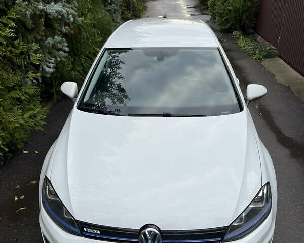 Білий Фольксваген e-Golf, об'ємом двигуна 0 л та пробігом 130 тис. км за 8450 $, фото 1 на Automoto.ua