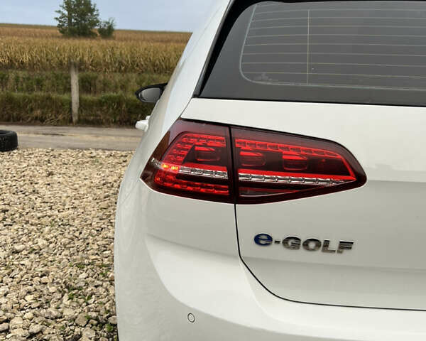 Белый Фольксваген e-Golf, объемом двигателя 0 л и пробегом 110 тыс. км за 8490 $, фото 28 на Automoto.ua
