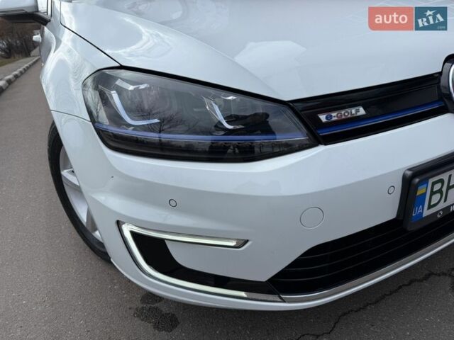 Білий Фольксваген e-Golf, об'ємом двигуна 0 л та пробігом 96 тис. км за 9500 $, фото 5 на Automoto.ua