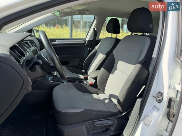 Белый Фольксваген e-Golf, объемом двигателя 0 л и пробегом 71 тыс. км за 8700 $, фото 8 на Automoto.ua