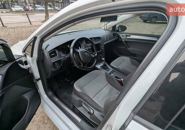 Белый Фольксваген e-Golf, объемом двигателя 0 л и пробегом 192 тыс. км за 7550 $, фото 13 на Automoto.ua