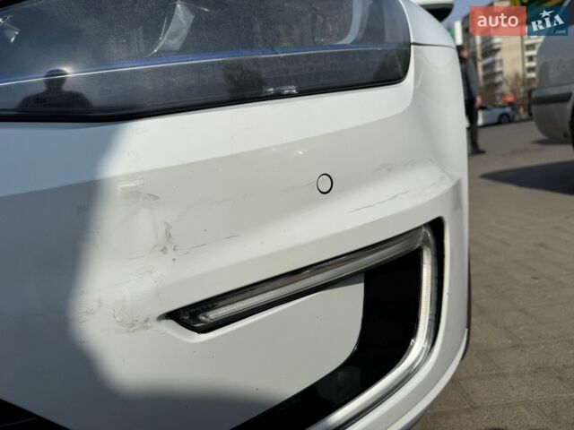 Белый Фольксваген e-Golf, объемом двигателя 0 л и пробегом 183 тыс. км за 8390 $, фото 26 на Automoto.ua
