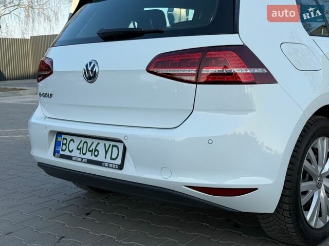 Белый Фольксваген e-Golf, объемом двигателя 0 л и пробегом 97 тыс. км за 8550 $, фото 13 на Automoto.ua