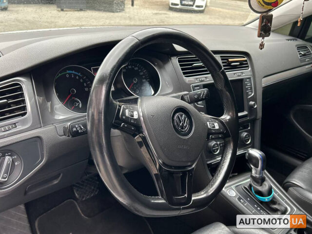 Белый Фольксваген e-Golf, объемом двигателя 24 л и пробегом 93 тыс. км за 10300 $, фото 9 на Automoto.ua