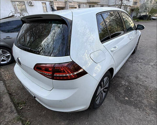Белый Фольксваген e-Golf, объемом двигателя 0 л и пробегом 83 тыс. км за 10500 $, фото 2 на Automoto.ua