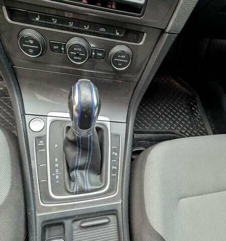 Белый Фольксваген e-Golf, объемом двигателя 0 л и пробегом 192 тыс. км за 7550 $, фото 16 на Automoto.ua