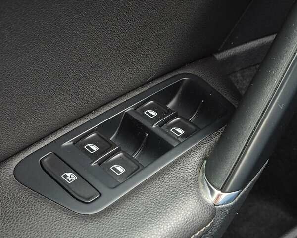 Білий Фольксваген e-Golf, об'ємом двигуна 0 л та пробігом 162 тис. км за 9499 $, фото 12 на Automoto.ua