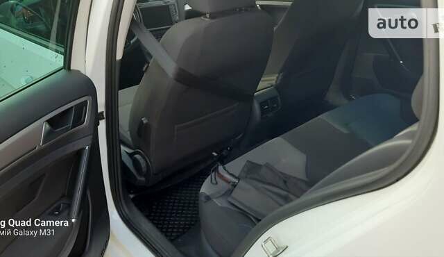 Белый Фольксваген e-Golf, объемом двигателя 0 л и пробегом 107 тыс. км за 8800 $, фото 40 на Automoto.ua