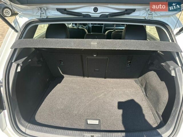 Білий Фольксваген e-Golf, об'ємом двигуна 0 л та пробігом 107 тис. км за 8999 $, фото 9 на Automoto.ua
