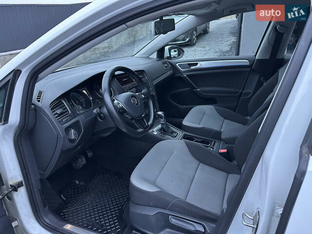 Белый Фольксваген e-Golf, объемом двигателя 0 л и пробегом 161 тыс. км за 7750 $, фото 7 на Automoto.ua