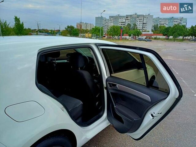 Белый Фольксваген e-Golf, объемом двигателя 0 л и пробегом 120 тыс. км за 9500 $, фото 8 на Automoto.ua