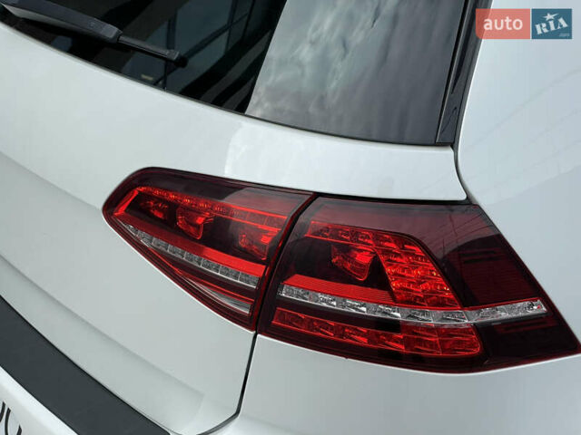 Белый Фольксваген e-Golf, объемом двигателя 0 л и пробегом 154 тыс. км за 9200 $, фото 12 на Automoto.ua