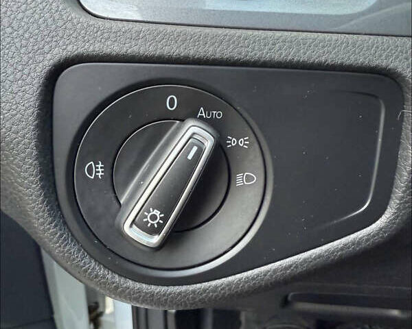 Белый Фольксваген e-Golf, объемом двигателя 0 л и пробегом 83 тыс. км за 10500 $, фото 9 на Automoto.ua