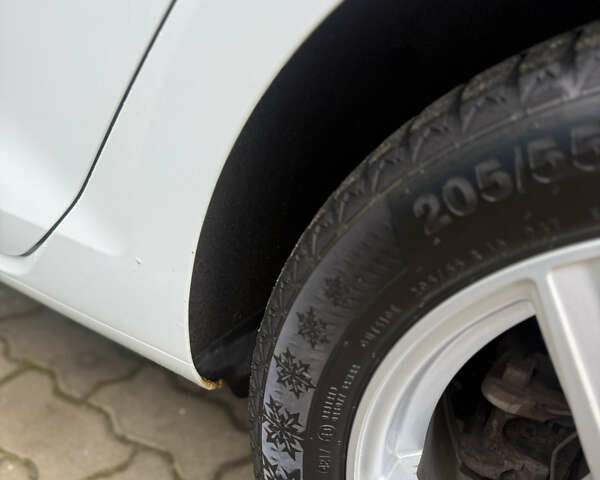 Белый Фольксваген e-Golf, объемом двигателя 0 л и пробегом 68 тыс. км за 6600 $, фото 11 на Automoto.ua