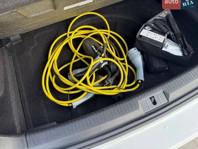 Білий Фольксваген e-Golf, об'ємом двигуна 0 л та пробігом 97 тис. км за 8500 $, фото 51 на Automoto.ua