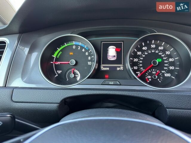 Белый Фольксваген e-Golf, объемом двигателя 0 л и пробегом 126 тыс. км за 8000 $, фото 31 на Automoto.ua