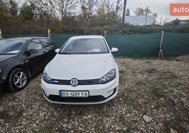 Белый Фольксваген e-Golf, объемом двигателя 0 л и пробегом 99 тыс. км за 7950 $, фото 9 на Automoto.ua