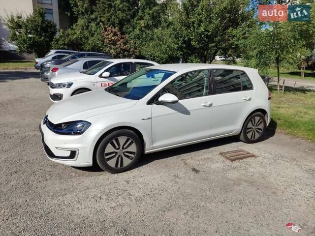 Белый Фольксваген e-Golf, объемом двигателя 0 л и пробегом 142 тыс. км за 9700 $, фото 1 на Automoto.ua