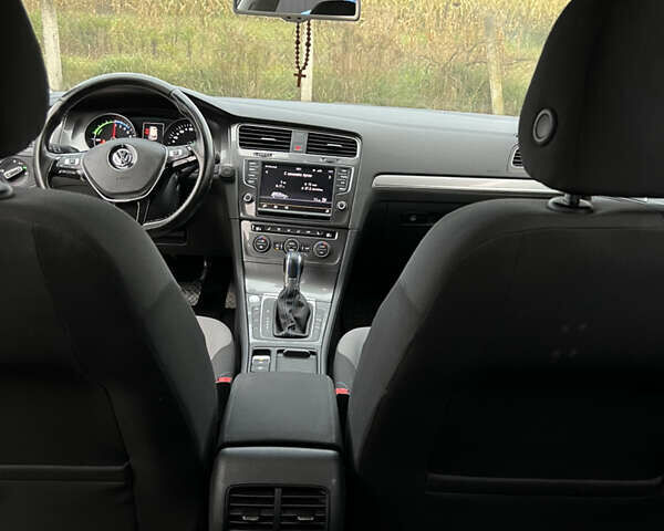 Белый Фольксваген e-Golf, объемом двигателя 0 л и пробегом 110 тыс. км за 8490 $, фото 24 на Automoto.ua