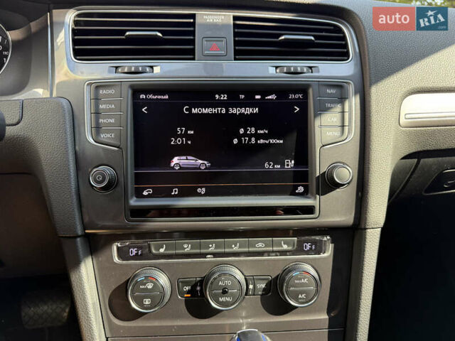 Белый Фольксваген e-Golf, объемом двигателя 0 л и пробегом 95 тыс. км за 9500 $, фото 39 на Automoto.ua