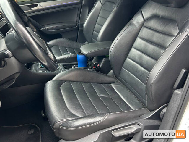 Белый Фольксваген e-Golf, объемом двигателя 24 л и пробегом 93 тыс. км за 10300 $, фото 8 на Automoto.ua