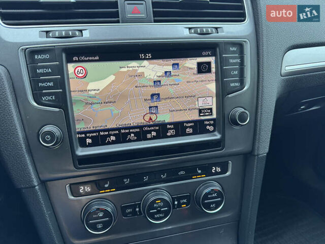 Белый Фольксваген e-Golf, объемом двигателя 0 л и пробегом 115 тыс. км за 9400 $, фото 30 на Automoto.ua