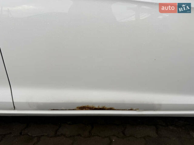 Белый Фольксваген e-Golf, объемом двигателя 0 л и пробегом 68 тыс. км за 6600 $, фото 16 на Automoto.ua