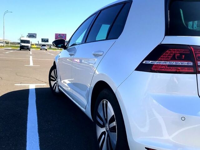 Белый Фольксваген e-Golf, объемом двигателя 0 л и пробегом 154 тыс. км за 9500 $, фото 2 на Automoto.ua