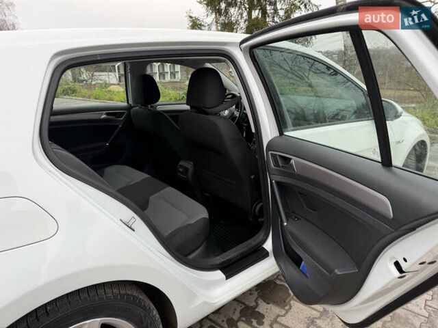 Белый Фольксваген e-Golf, объемом двигателя 0 л и пробегом 99 тыс. км за 8450 $, фото 16 на Automoto.ua