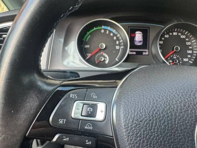 Белый Фольксваген e-Golf, объемом двигателя 0 л и пробегом 104 тыс. км за 8500 $, фото 11 на Automoto.ua