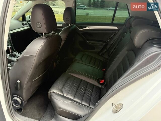 Білий Фольксваген e-Golf, об'ємом двигуна 0 л та пробігом 96 тис. км за 9500 $, фото 18 на Automoto.ua