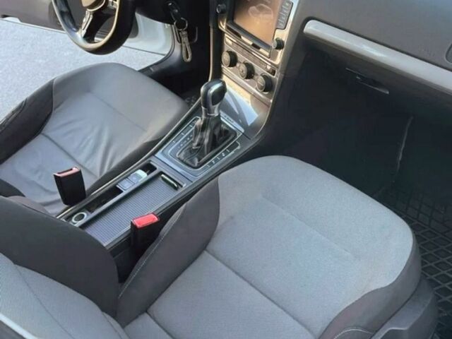 Белый Фольксваген e-Golf, объемом двигателя 0 л и пробегом 130 тыс. км за 8000 $, фото 3 на Automoto.ua