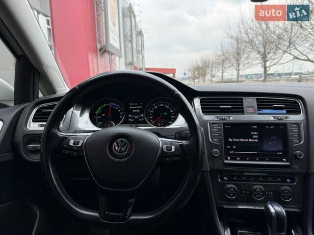 Білий Фольксваген e-Golf, об'ємом двигуна 0 л та пробігом 96 тис. км за 9500 $, фото 24 на Automoto.ua