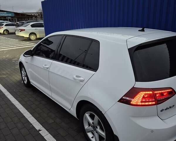 Белый Фольксваген e-Golf, объемом двигателя 0 л и пробегом 186 тыс. км за 8700 $, фото 1 на Automoto.ua
