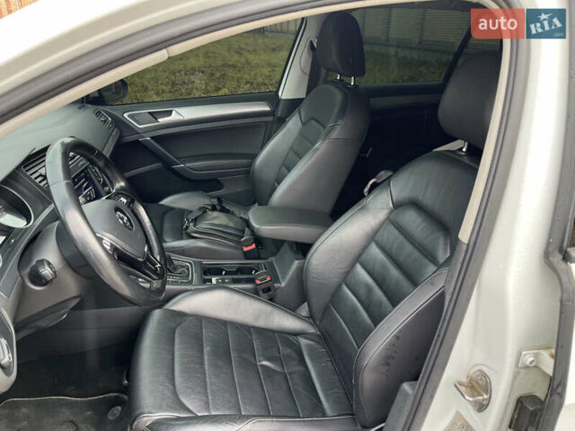 Белый Фольксваген e-Golf, объемом двигателя 0 л и пробегом 104 тыс. км за 9000 $, фото 14 на Automoto.ua