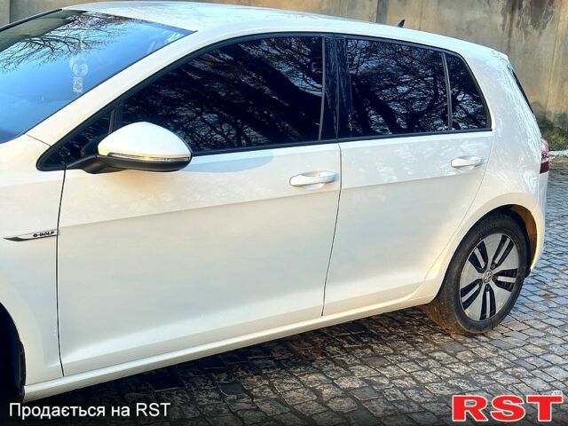 Білий Фольксваген e-Golf, об'ємом двигуна 0 л та пробігом 93 тис. км за 10000 $, фото 8 на Automoto.ua