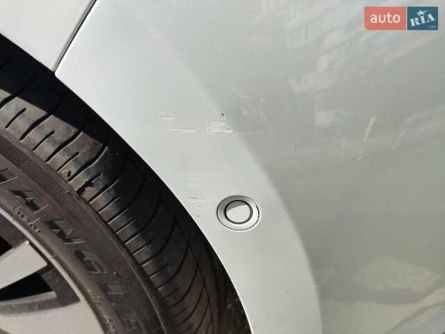Белый Фольксваген e-Golf, объемом двигателя 0 л и пробегом 142 тыс. км за 9700 $, фото 4 на Automoto.ua