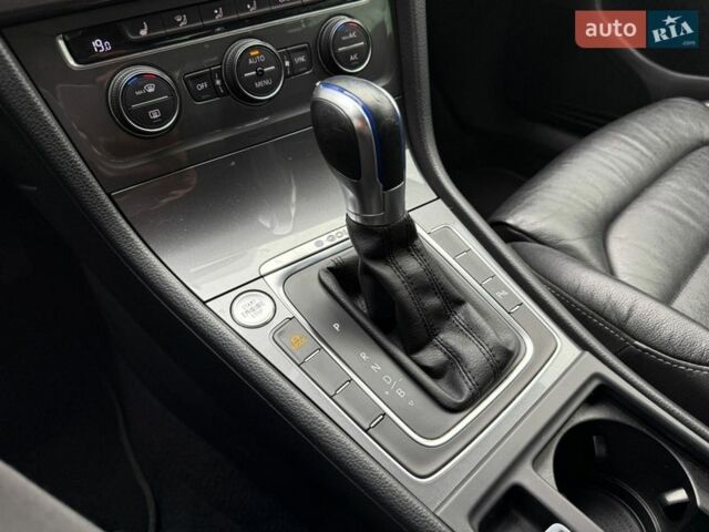 Білий Фольксваген e-Golf, об'ємом двигуна 0 л та пробігом 96 тис. км за 9500 $, фото 26 на Automoto.ua