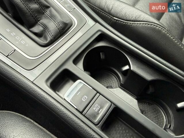 Білий Фольксваген e-Golf, об'ємом двигуна 0 л та пробігом 96 тис. км за 9500 $, фото 29 на Automoto.ua