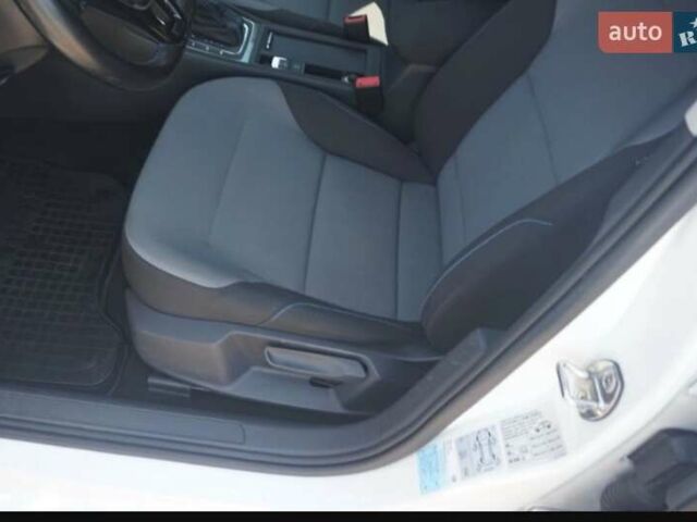 Білий Фольксваген e-Golf, об'ємом двигуна 0 л та пробігом 142 тис. км за 7900 $, фото 11 на Automoto.ua