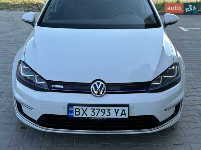 Белый Фольксваген e-Golf, объемом двигателя 0 л и пробегом 96 тыс. км за 8855 $, фото 8 на Automoto.ua